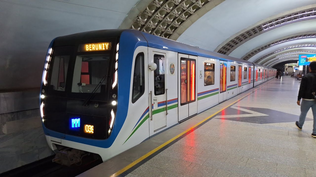 🇺🇿 Ташкентский метрополитен. 81-765.5 отправляется со станции &laquo;Дустлик&raquo;, 🔵 Узбекистанская линия