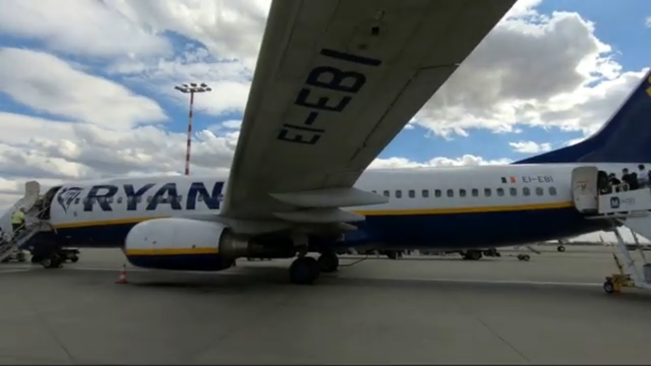 Ryanair Boeing 737-8AS (EI-EBI) Flight Prague to Dublin