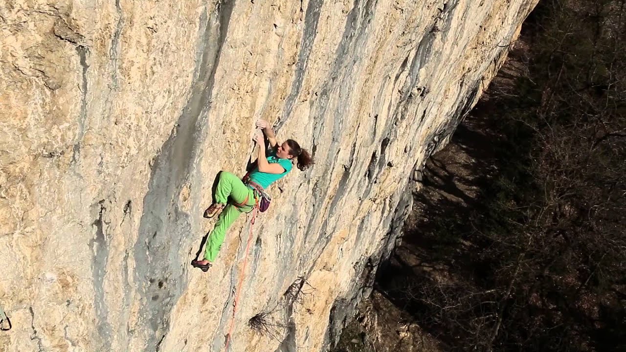 Anak Verhoeven climbs J'accumoncèle la fatique-8c (2015)