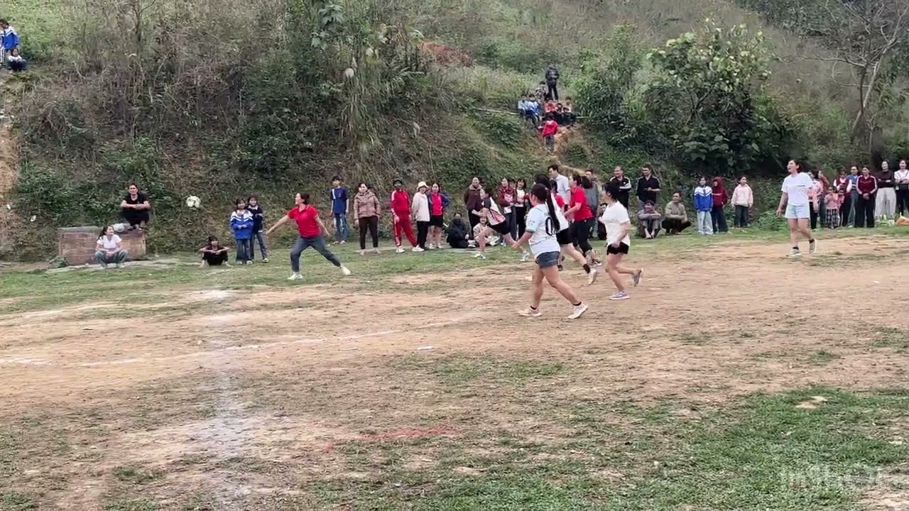 (Hiệp 1 )giao lưu chào mừng 8/3 FC MN Hoa Ban- FC TH và THCS Mường Bang.