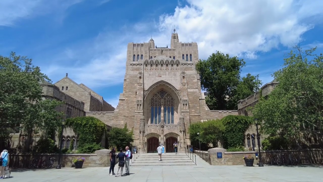 Tour of Sterling Memorial Library during Yale Summer Session