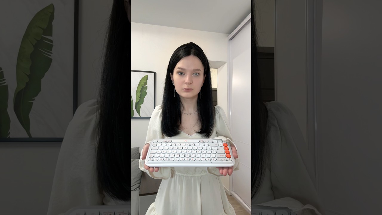 The weirdest keyboard I&rsquo;ve ever seen ⌨️🤯 #keyboard #weirdtech #techcuriosity #splitkeyboard