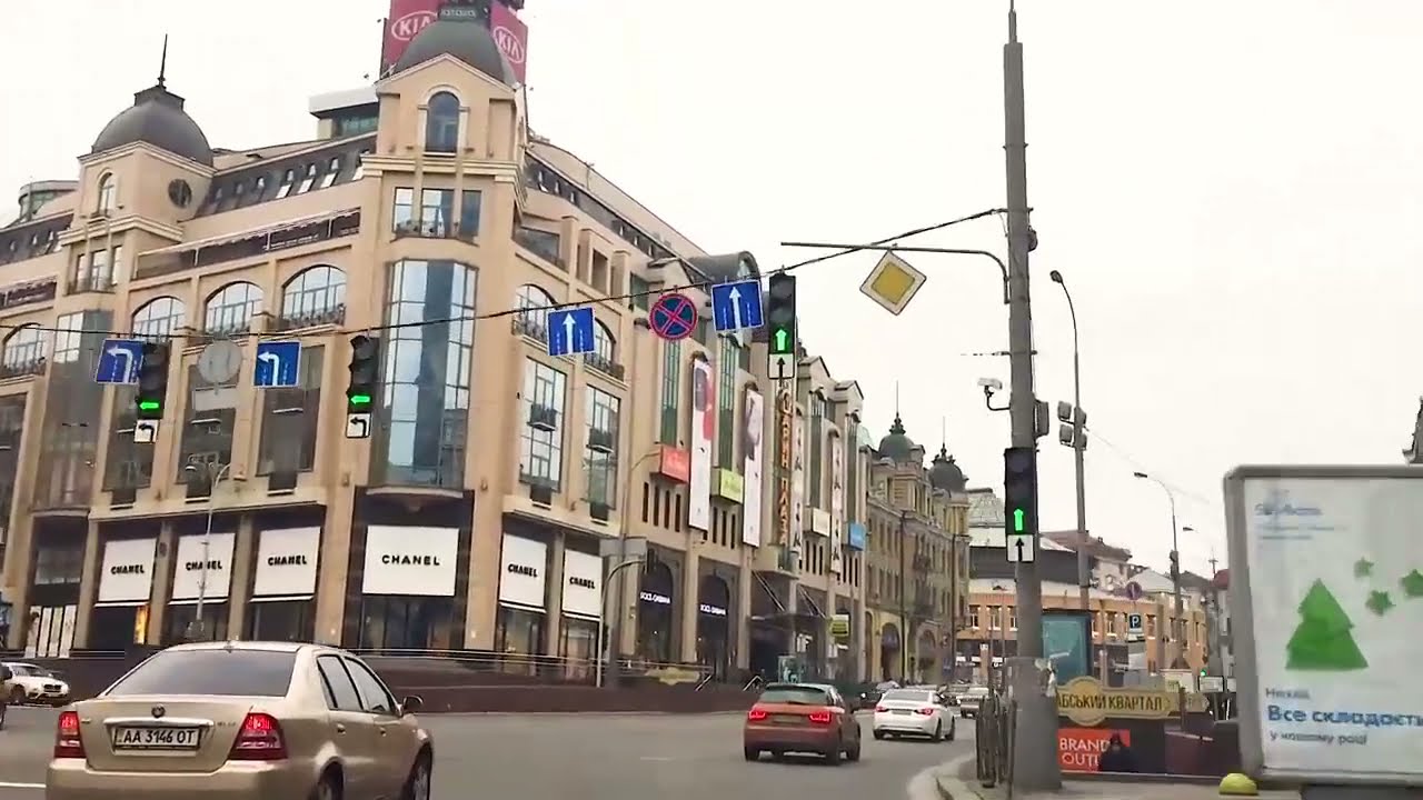 Путешествие по улицам Киева на машине.