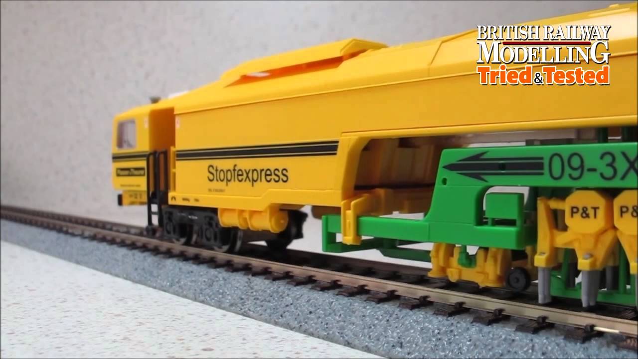 Viessmann 09-3X Plasser & Theurer Stopfexpress Tamping Machine OO Gauge