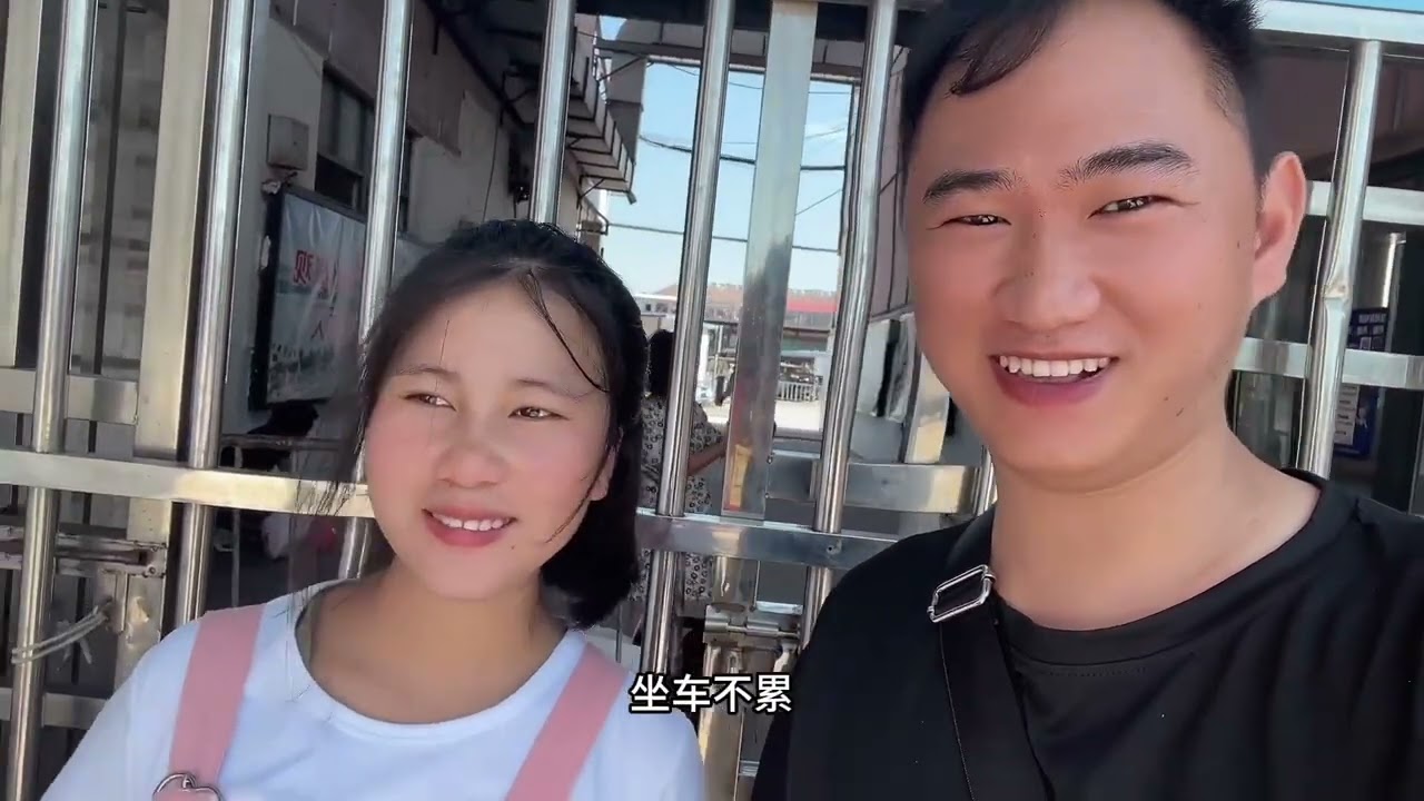 老挝媳妇看见警察叔叔就害怕，怕护照到期警察叔叔抓她回老挝，今天带老挝媳妇希希来给她的护照延期了#老挝媳妇 #记录真实生活 #日常vlog #千万生活dou来拍 #护照延期