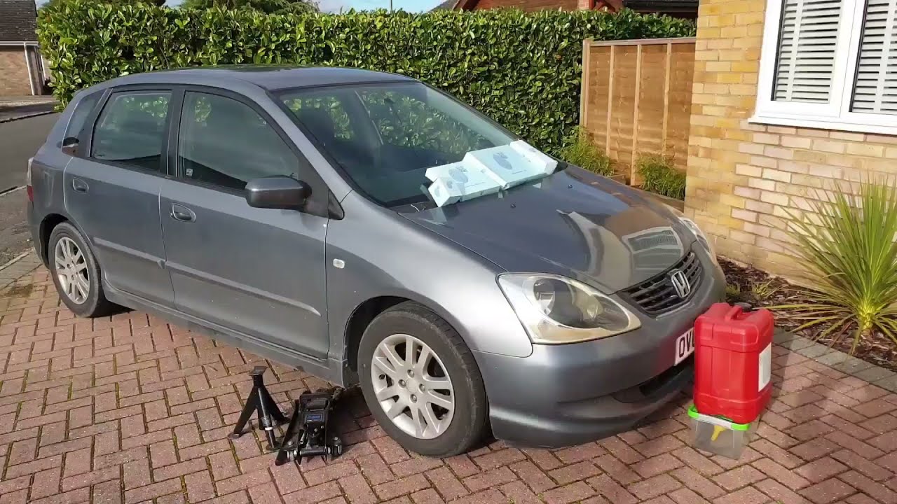 Honda Civic (EU9) 1.7 CDTi 2004 года выпуска – Часть 2: Замена воздушного и топливного фильтров