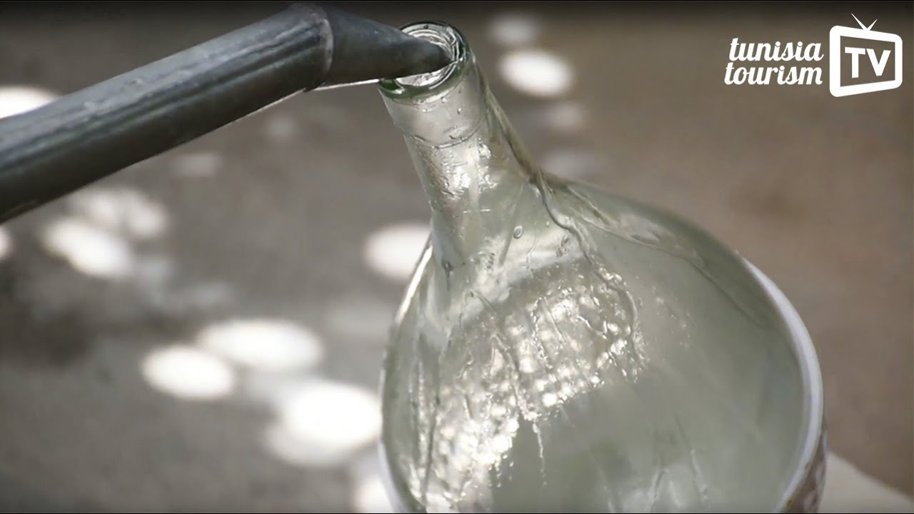Distillation de la fleur d'oranger à Nabeul