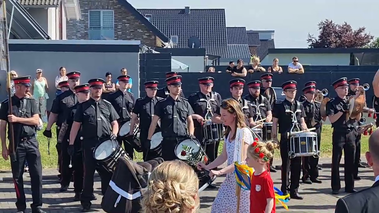 Bundesfanfarrenchor Neuss Furth bei der Parade in Düren - Oberzier Maifestzug.