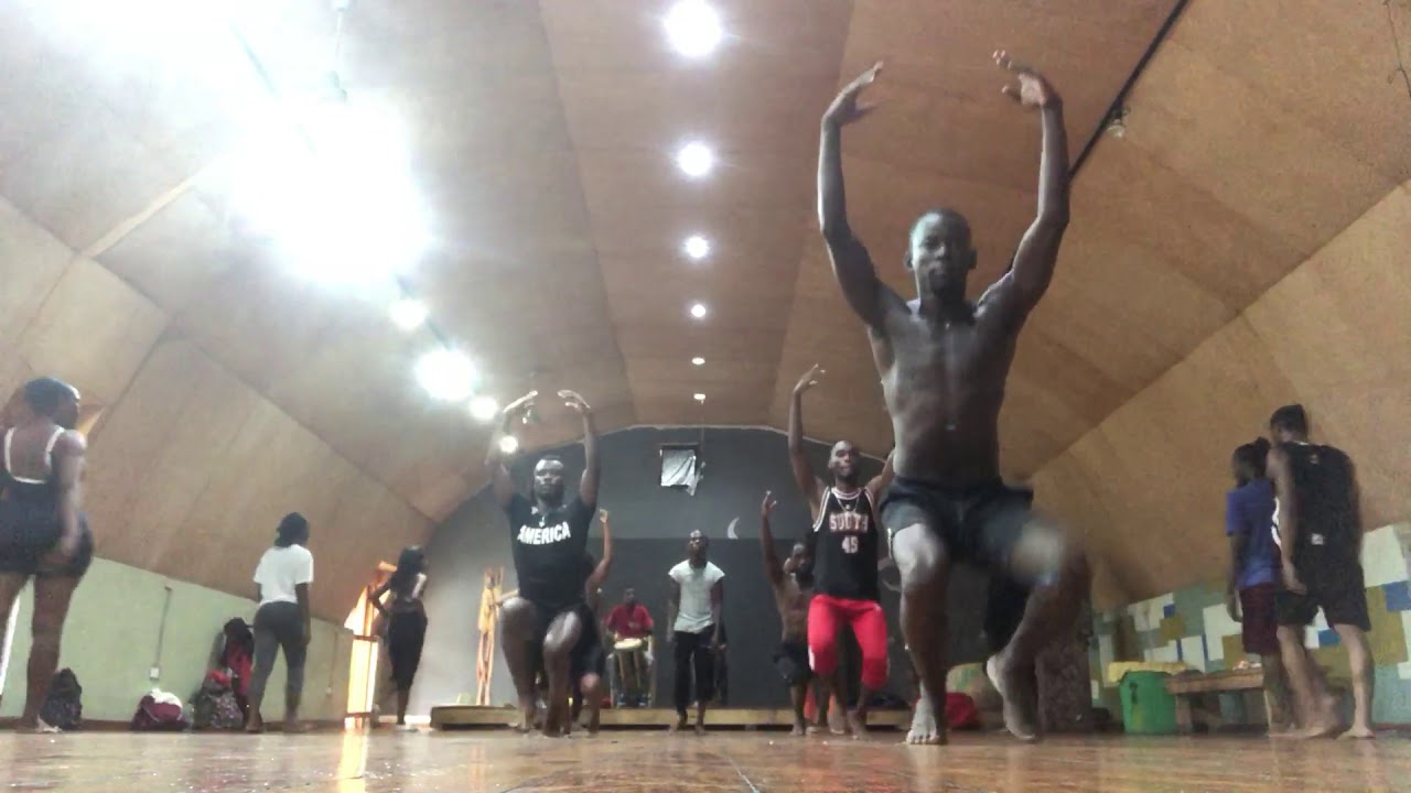 Yanvalou. Danse traditionnelle Haïtienne [[Wislin]]