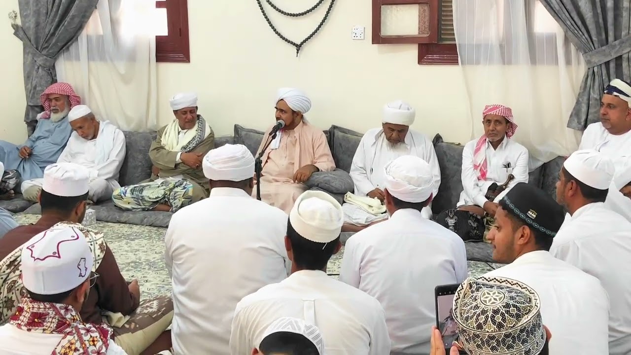 قصيدة بصوت المنشد محمد حداد الكاف_ انشدت ببيت  الحبيب عمر بن حفيظ #مدينة_تريم