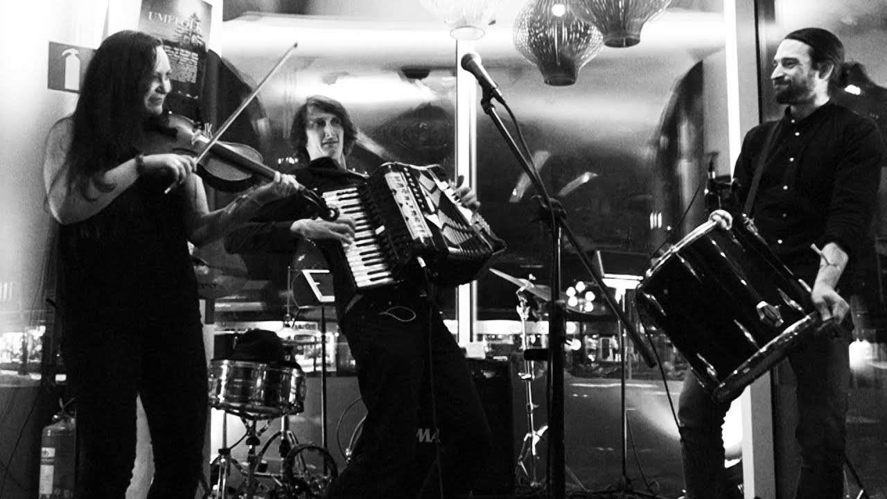 TAKE A BREAK WITH  THE BREAKS  - TRIO KATASTROFA!