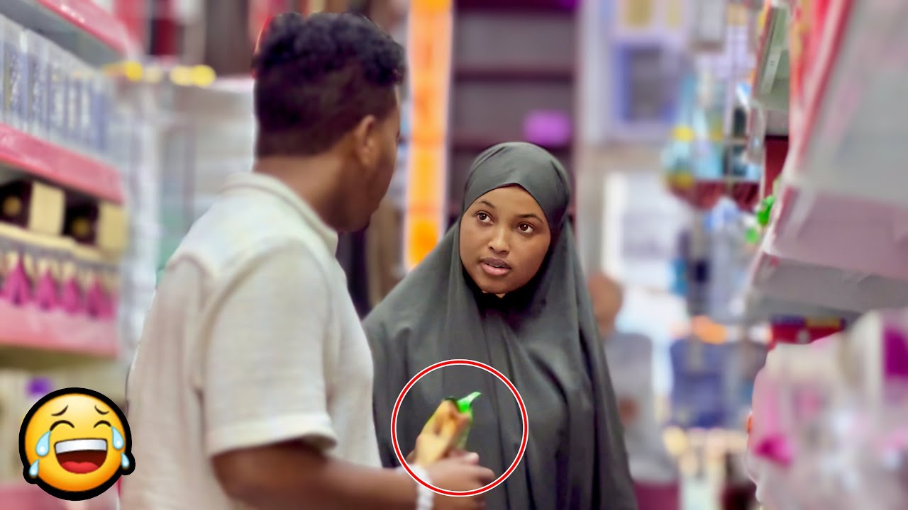 Alaabtii Ay Iibsadeen Ayaa Ka Qaatay Si Aan Ucabiro Falcelintooda!! | very Funny Prank|Kamera şakası