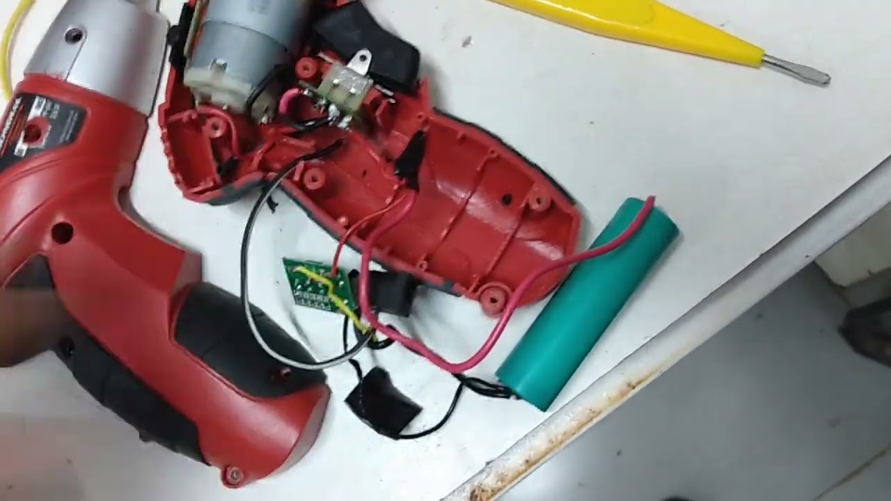 TROCAR DE BATERIA DA PARAFUSADEIRA 3V OU 5V