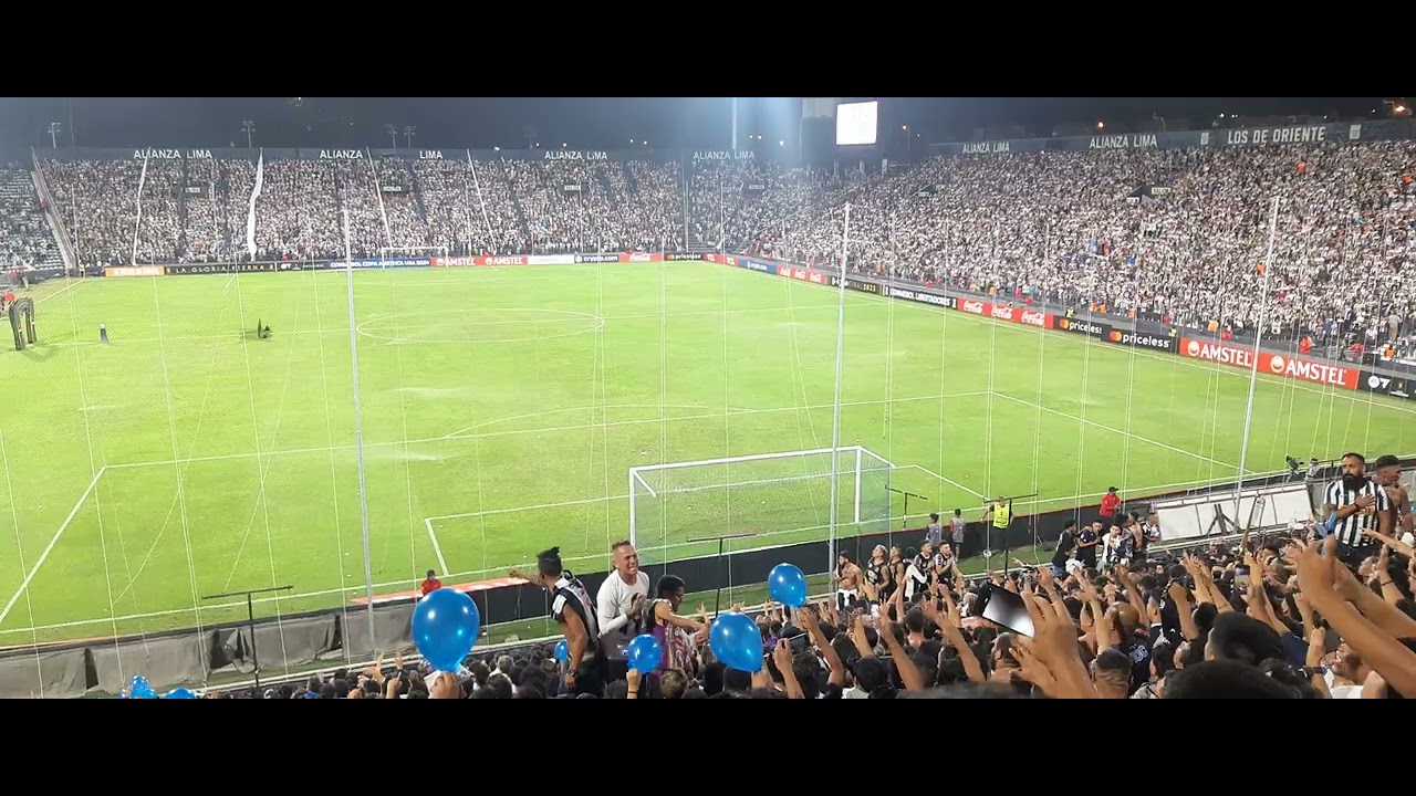 Himno de Alianza Lima 💙 a puro pulmón en el Comando SVR