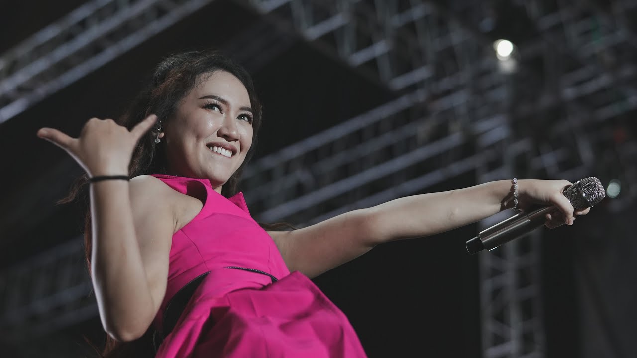 HAPPY ASMARA ft Royal music LIVE PERFORM DI WHATS UP X DELIWAFA FEST 2024 MADIUN ( FULL VIDIO KLIP )