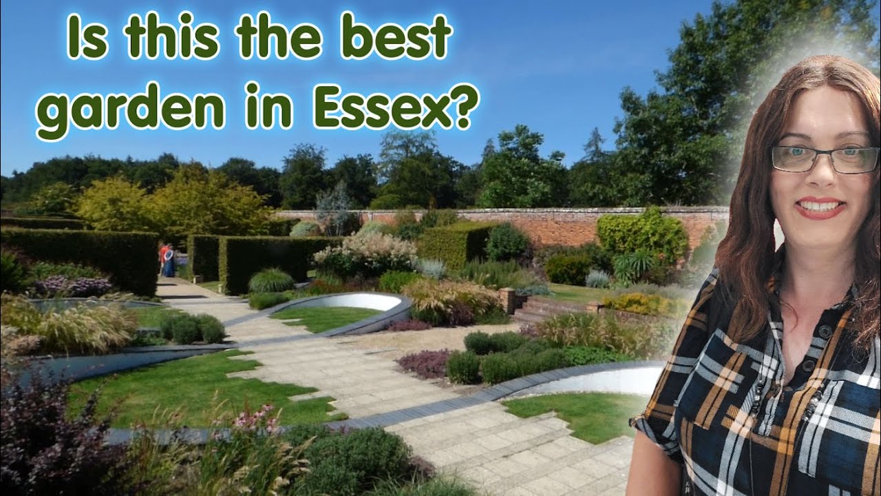 Marks Hall Estate | 800-year old oak tree | WW2 memorial