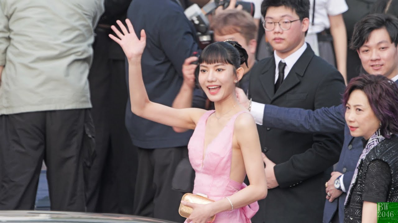 伍詠詩 NG WING SZE - 紅地氈 Red Carpet -《第42屆香港電影金像獎》頒奬典禮 - The 42nd Hong Kong Film Awards Ceremony