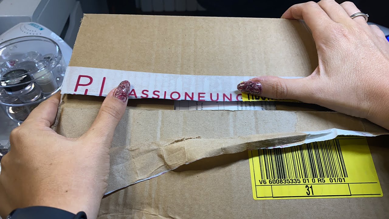 Spacchettamento passione unghie in diretta nails