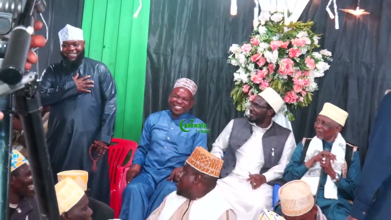 Shk. Omary akitambulisha wageni ktk Hafla ya Maulidi Komkonga