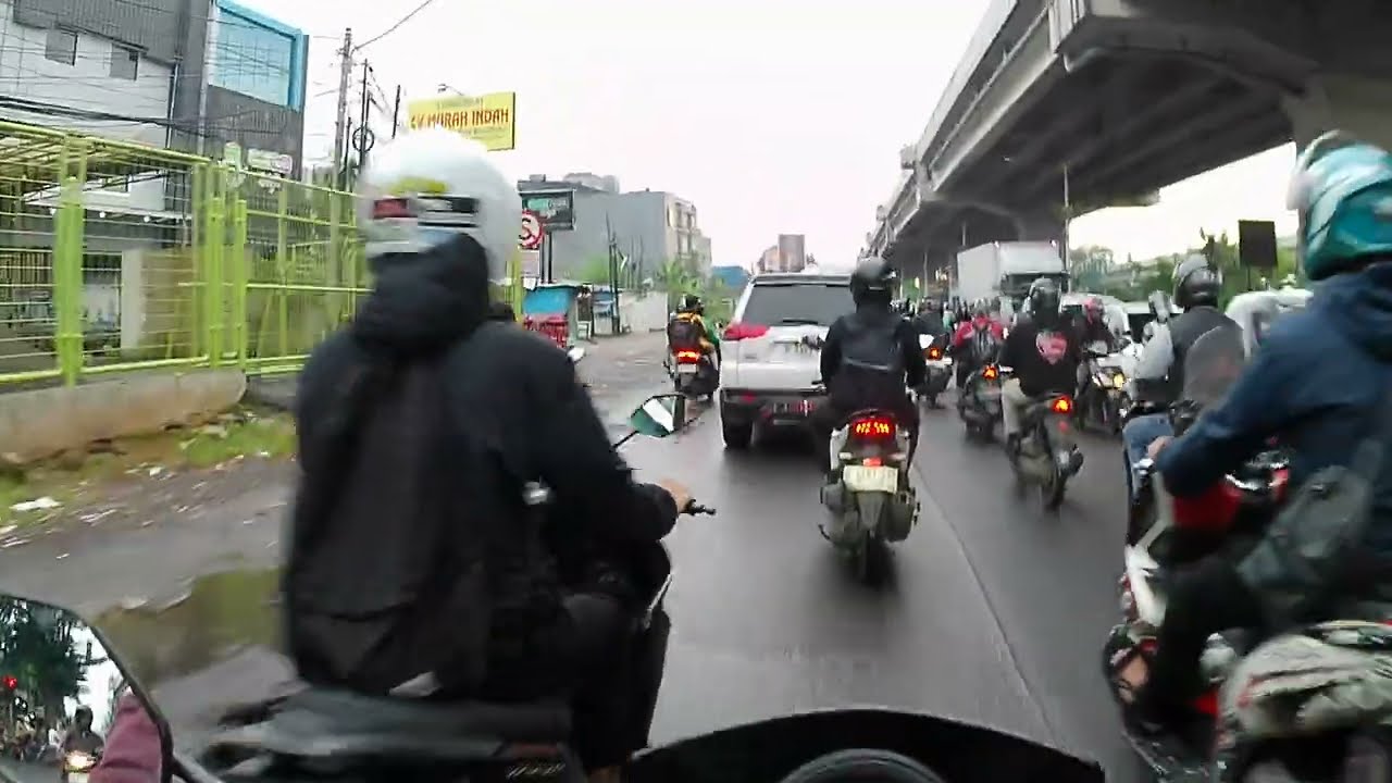 Lalu Lintas Pagi di Kota Bekasi