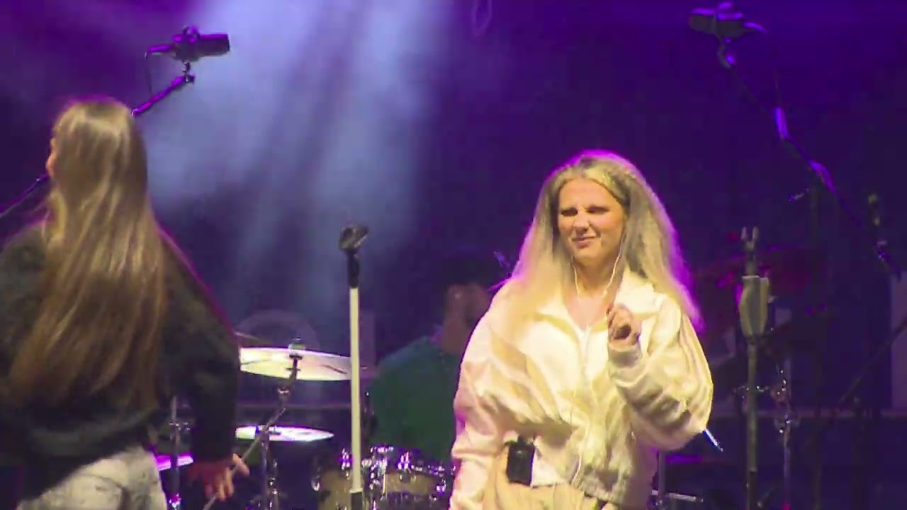 Concert Theo Rose Berceni 2024 - Prezentator Mihaela Cristina Coman