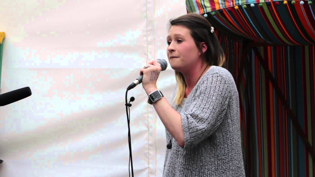 Jess Green performs 'Tell me Stories'