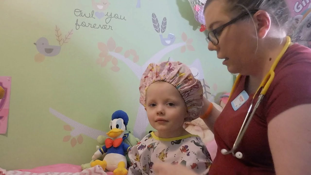 4yo Lexi Plays Doctor Ahead of Her Surgery