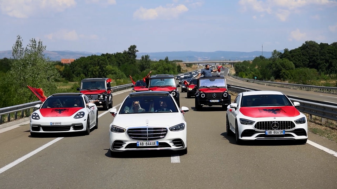 BLLOKOHET PRISHTINA -  DHENDRRI SHQIPTAR MER NUSEN KOSOVARE NE MENYRE MADHESHTORE