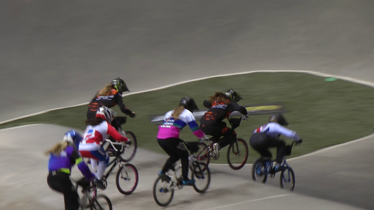 Racing Under The Roof RD3 Female Superclass Final 2017