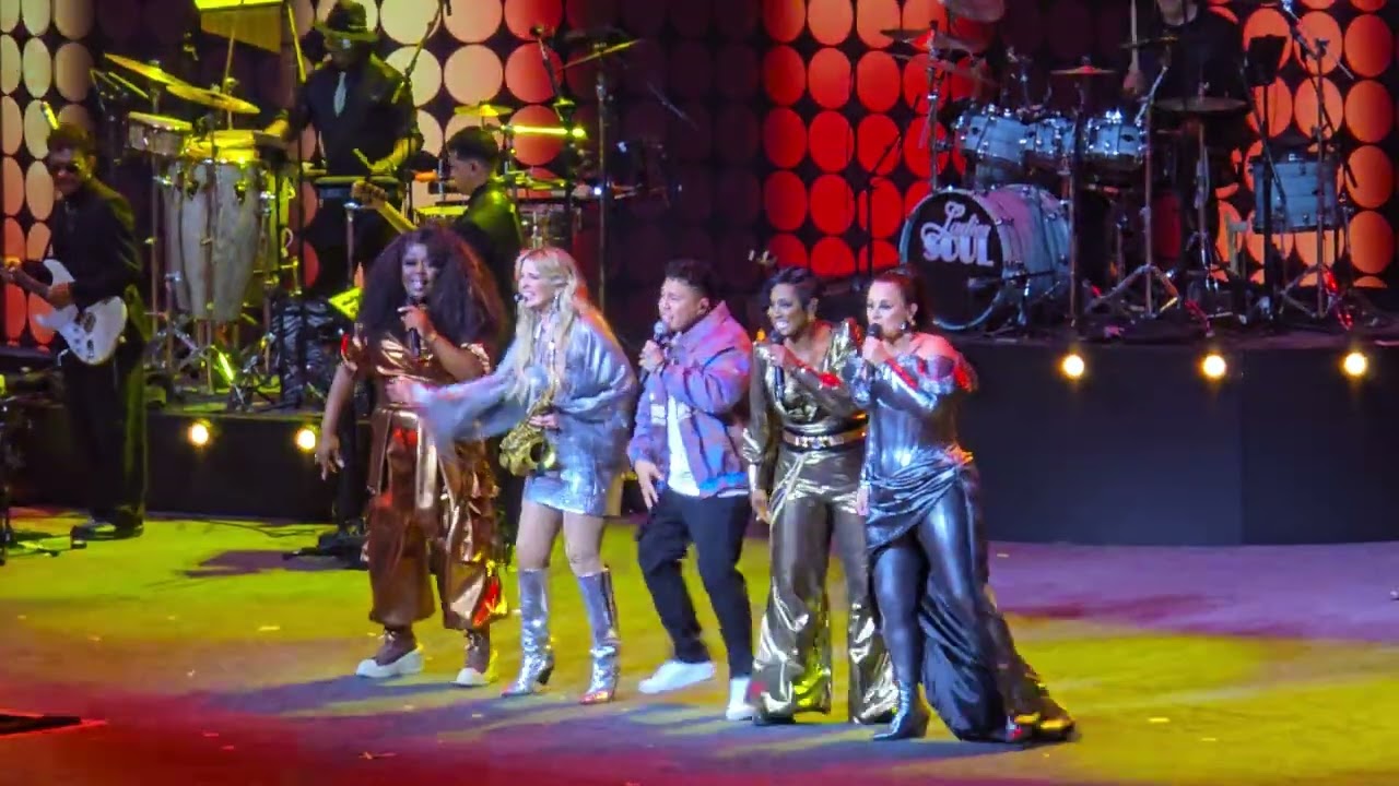 Steven Smit van Treasure a tribute to Bruno Mars bij The Ladies of Soul 5 april 2025 ZiggoDome .