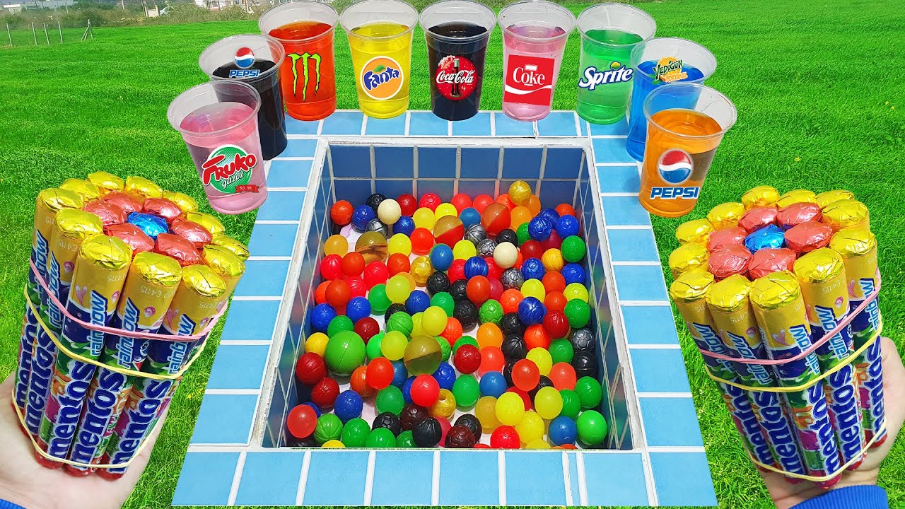 Football mini VS Popular Sodas! vs Coca Cola of Fanta 7up Fruko Pepsi Pepsi And Mentos İn The Pool