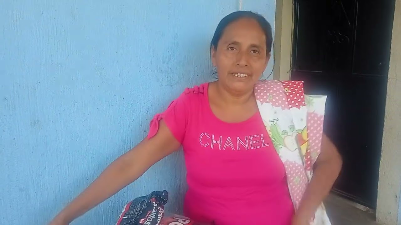 Vean doña cristina muy feliz 😄 bajó del bus Vean todo lo que compro 