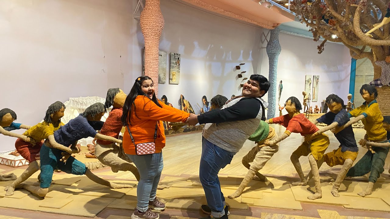 Yeh hum kya kar rahe hai museum mein😂 | VLOG - 208