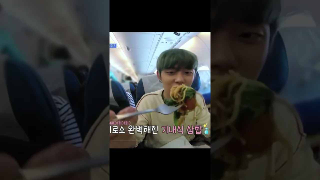 Yeonjun's airplane mukbang #txt #yeonjun #choiyeonjun