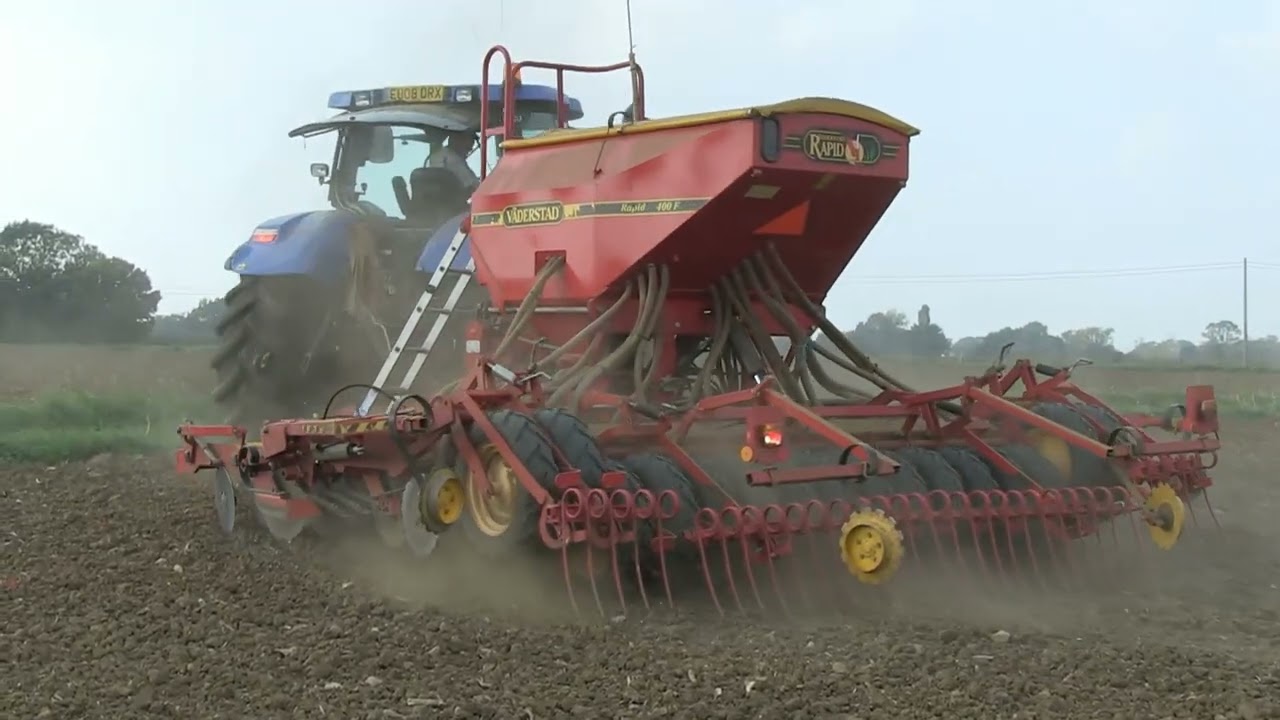 NEW HOLLAND T7040 AND VADERSTAD RAPID 400F DRILL