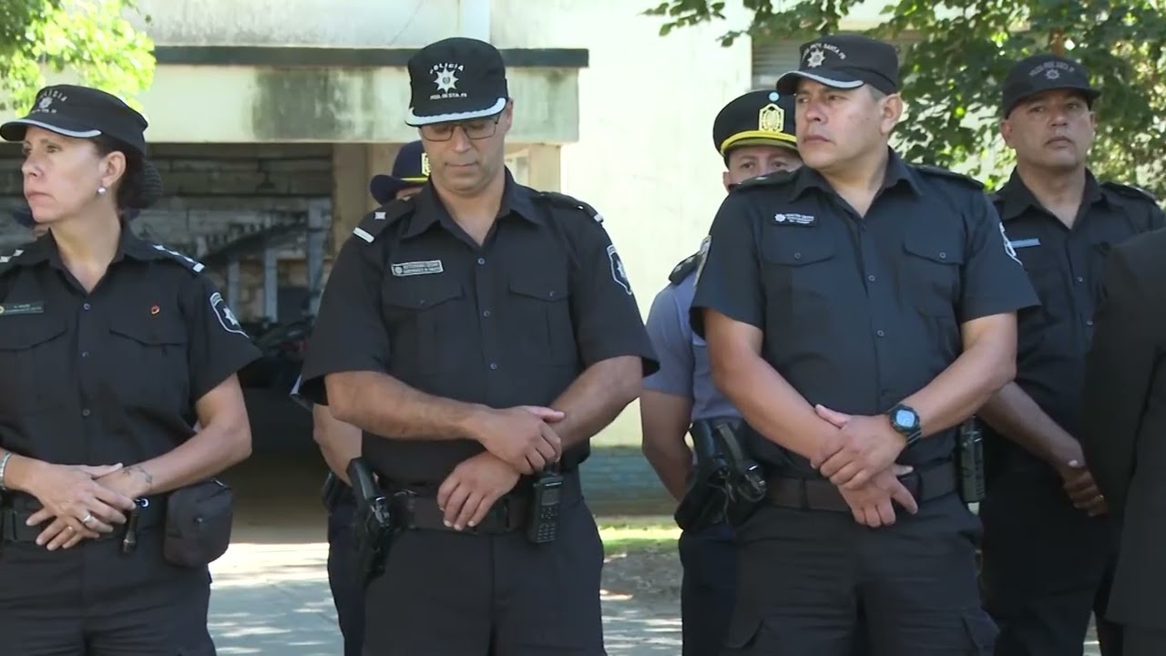 Pullaro puesta en funciones de nuevos policías