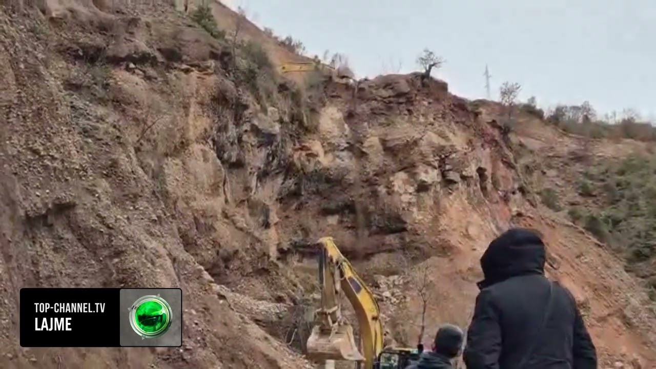Top Channel/ Rrëshqitja e dheut në Librazhd-Qafë Thanë, ndërhyrje e rrezikshme nga mali, pamje