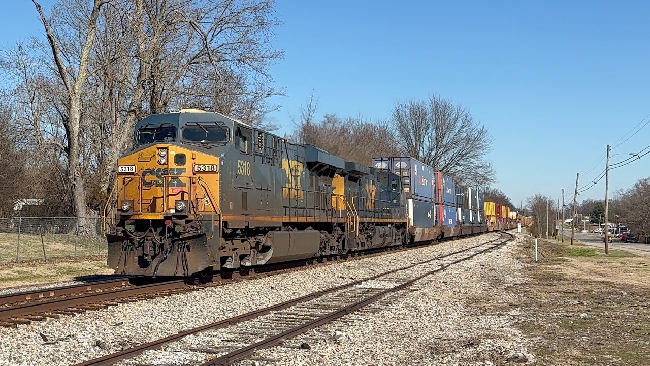 CSX 5318 leads M209 at Horse Cave 
