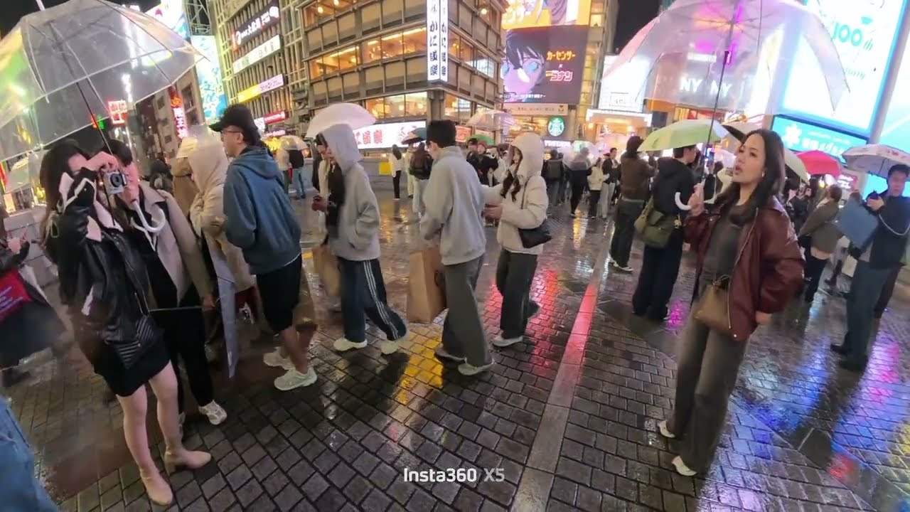 ミナミのJK❤️雨の大阪歩き‼️Youropeqn girl are walking in rainy Osaka Japan‼️