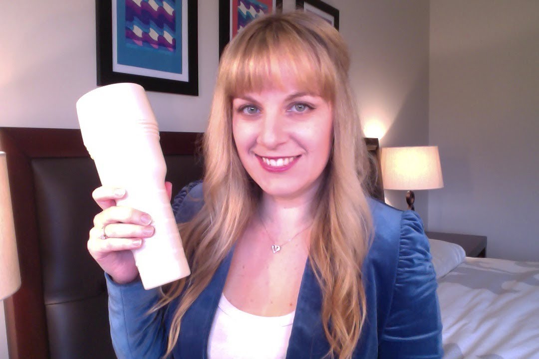 Как пользоваться мастурбатором Fleshlight?