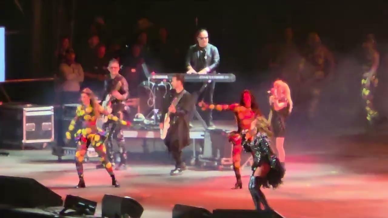 Gloria Trevi - Cinco Minutos - Multiverso Nestlé 2025