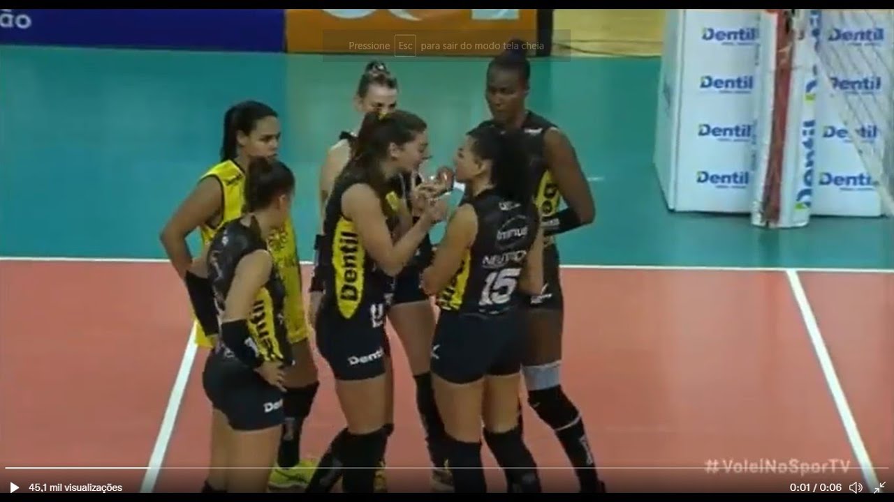 O desentendimento entre Carol e Anne Buijs em jogo do Dentil/Praia Clube