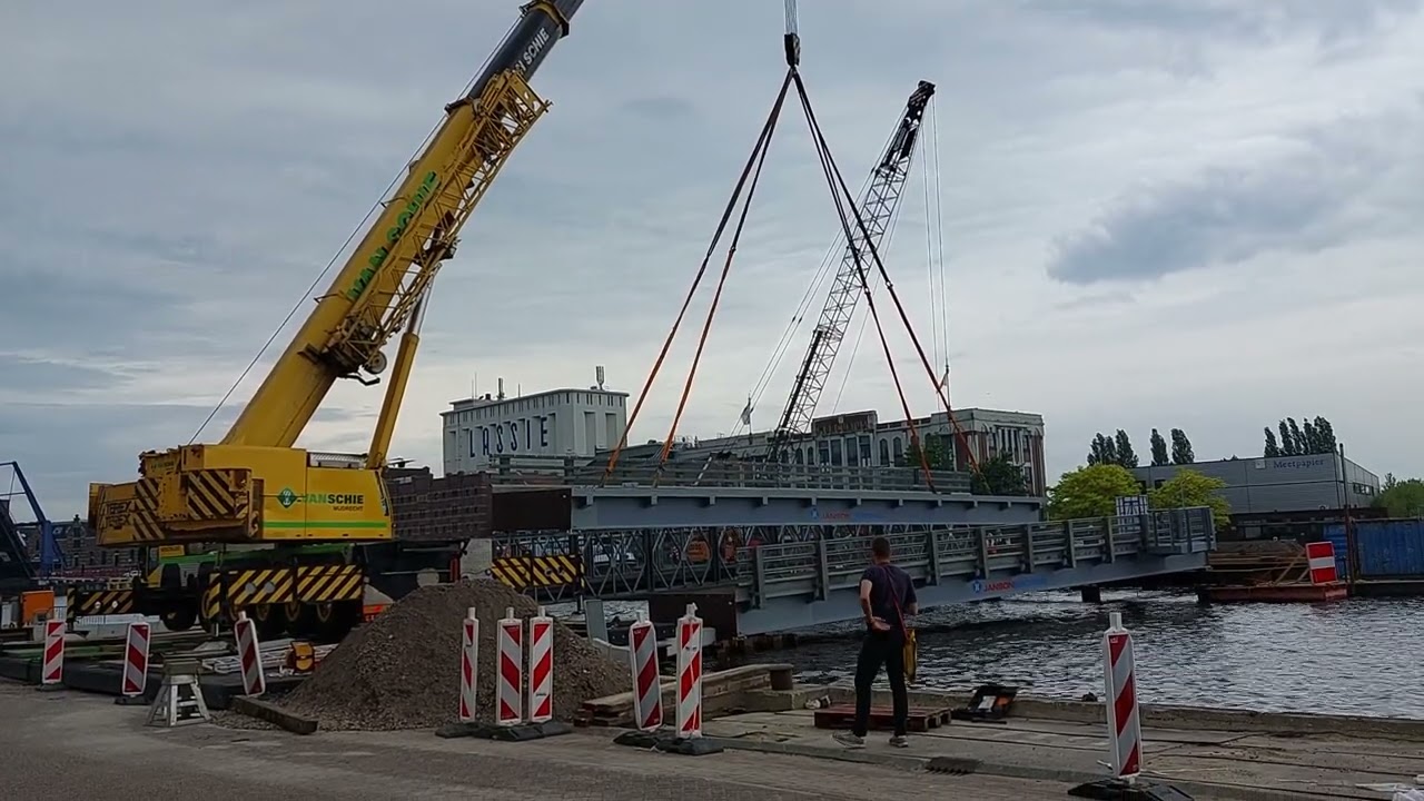 tijdelijke brug over de Zaan, 20-5-2022