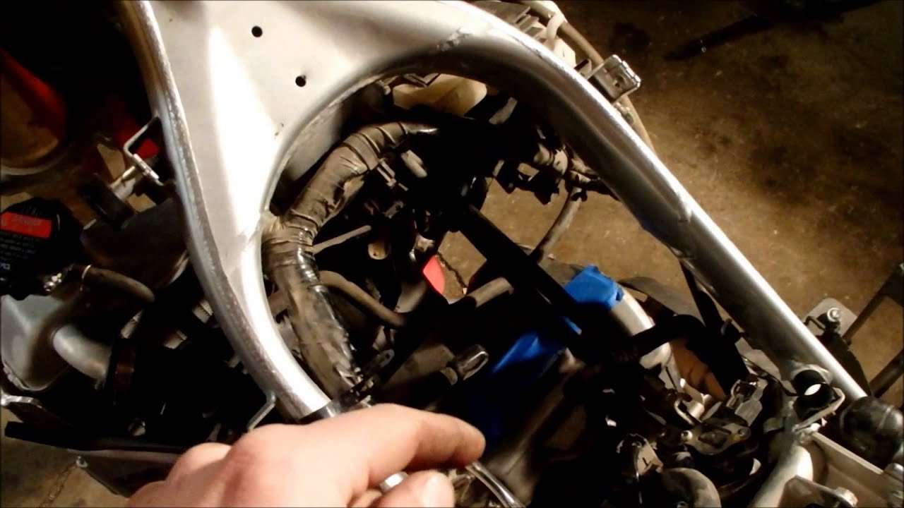 Снятие клапана PAIR и адсорбера EVAP на CRF250L