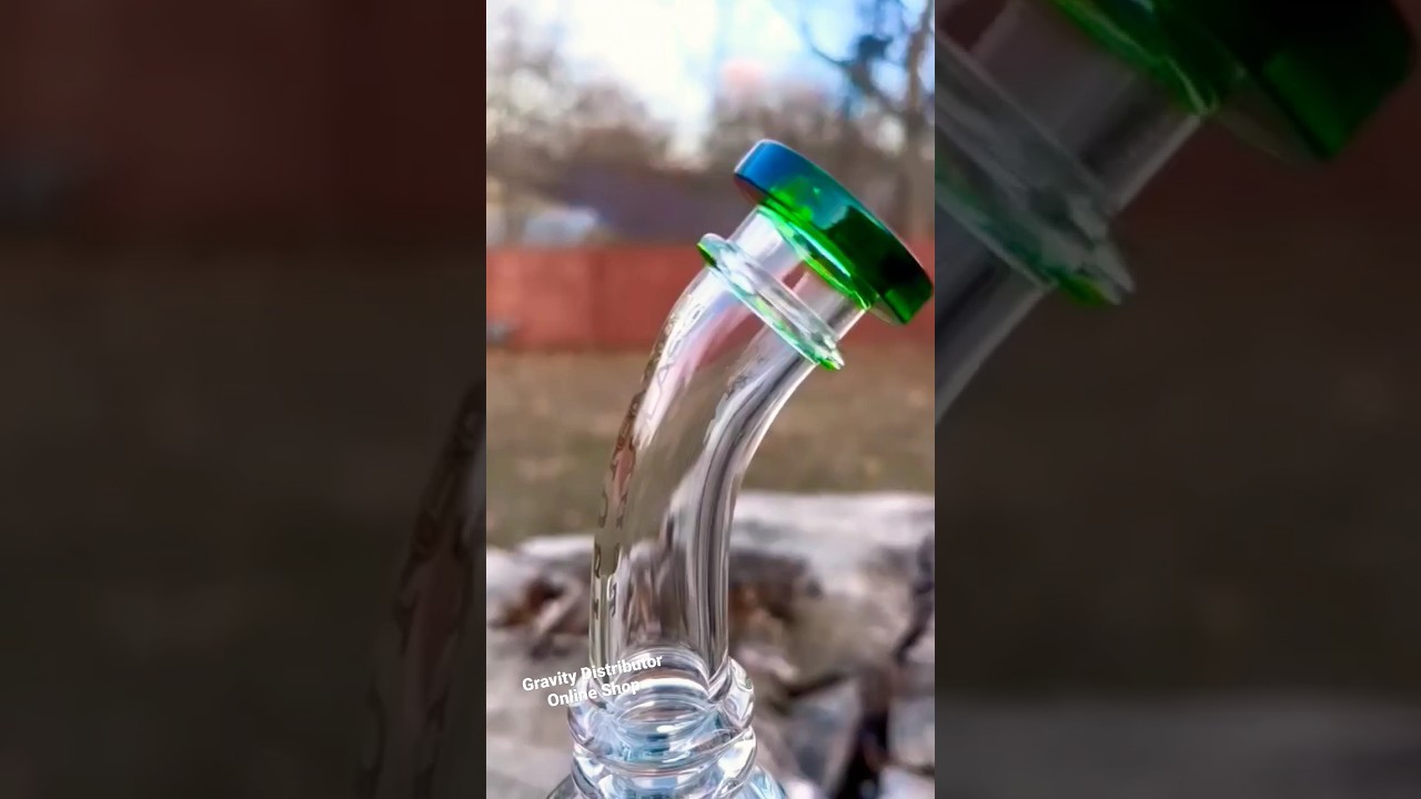 Tsunami Rig Closer Look #glassart #beauty #420 #trending #gravitydistributor #glass #bong #rig #art