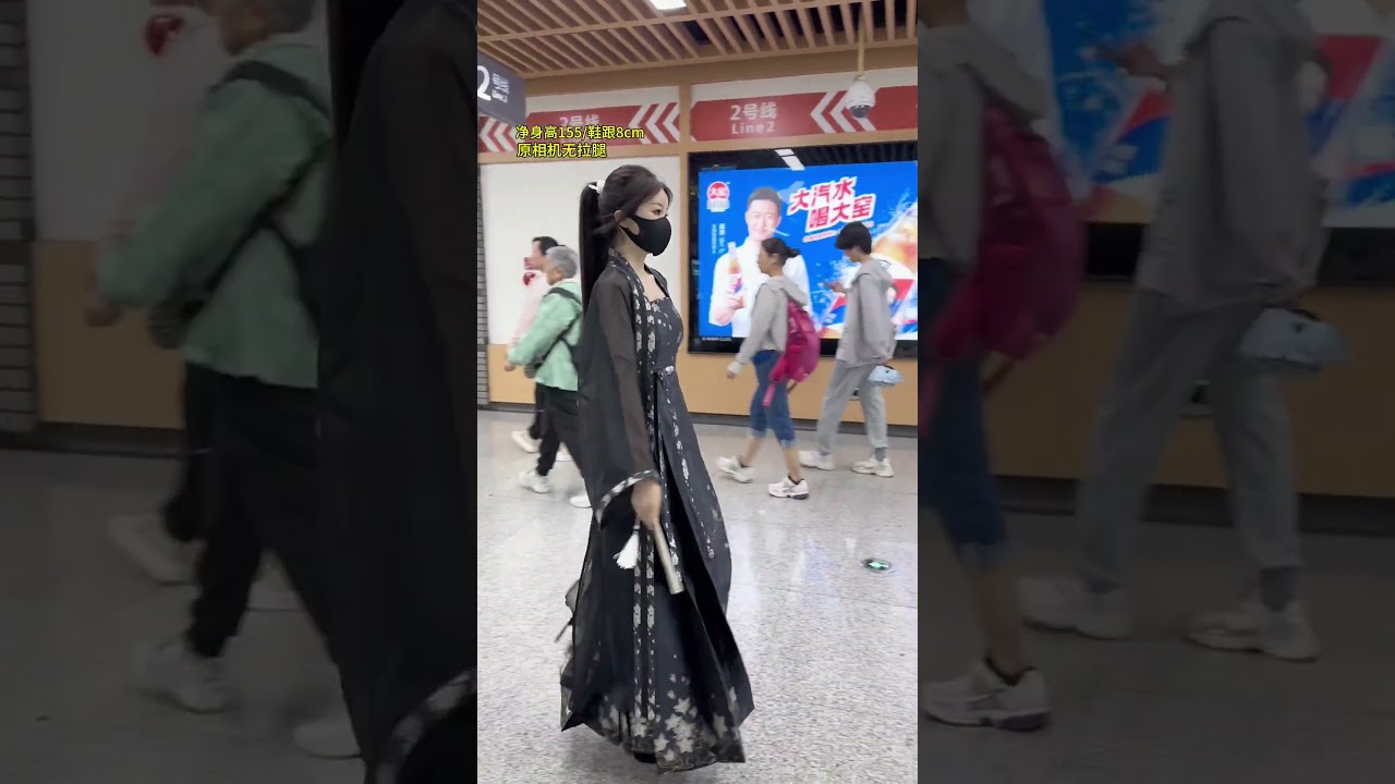 见过像夜空中星辰一般的马面连衣裙吗 #汉服 #国风古韵 #国风合伙人 #穿搭 #古风 #fashion #hanfudress #hanfu #beauty  #马面裙 #clothes