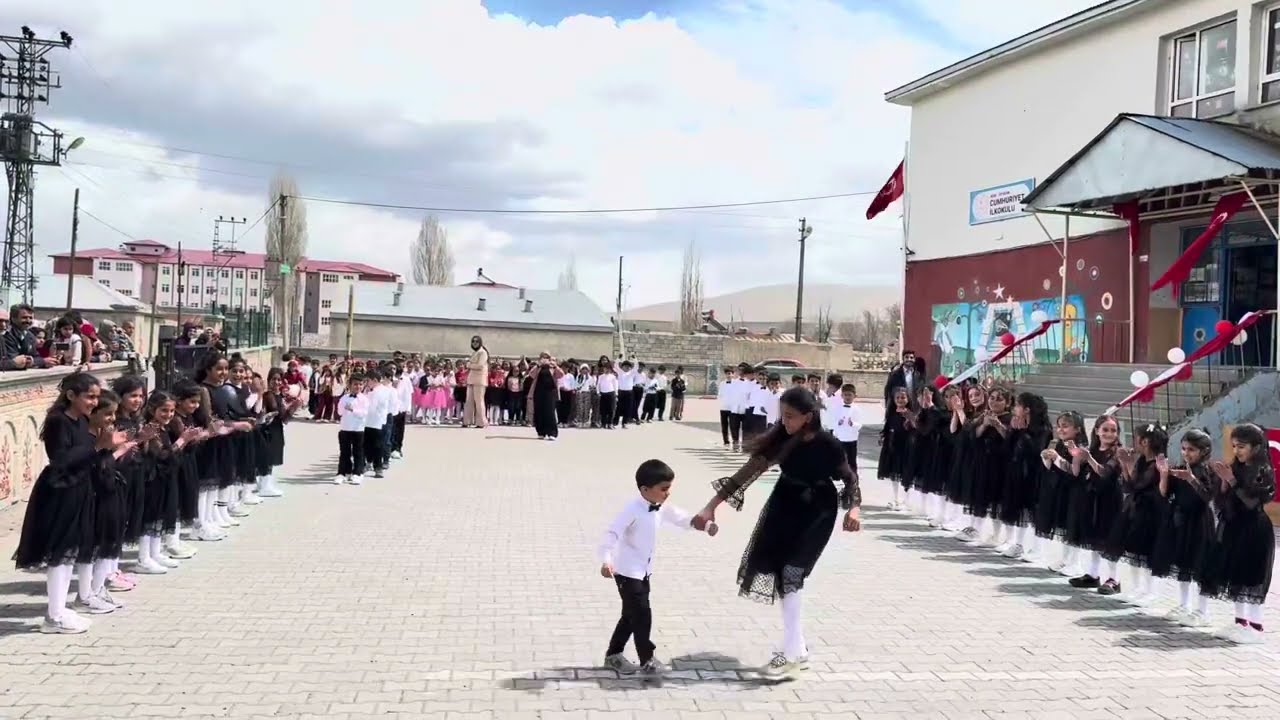 23 Nisan Gösterisi (1/3) Ateş Böceği-Kasap Havası-Poşet