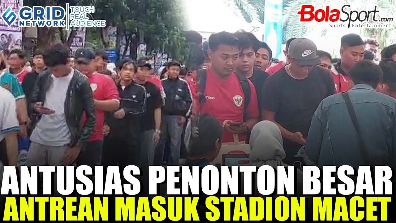 Kepadatan Penonton Terlihat Di Luar Stadion Utama Gelora Bung Karno