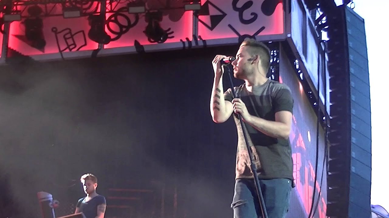 One Direction - Through The Dark Front Row (Live @ Koning Boudewijn Stadion, Brussel)