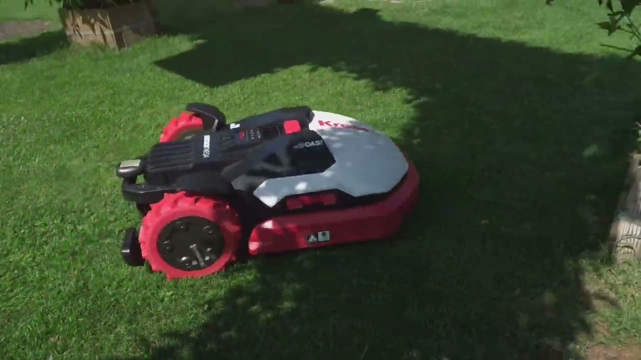 Automower Kress KR 133 E im Einsatz ( Sehr lautes Motorengeräusch )